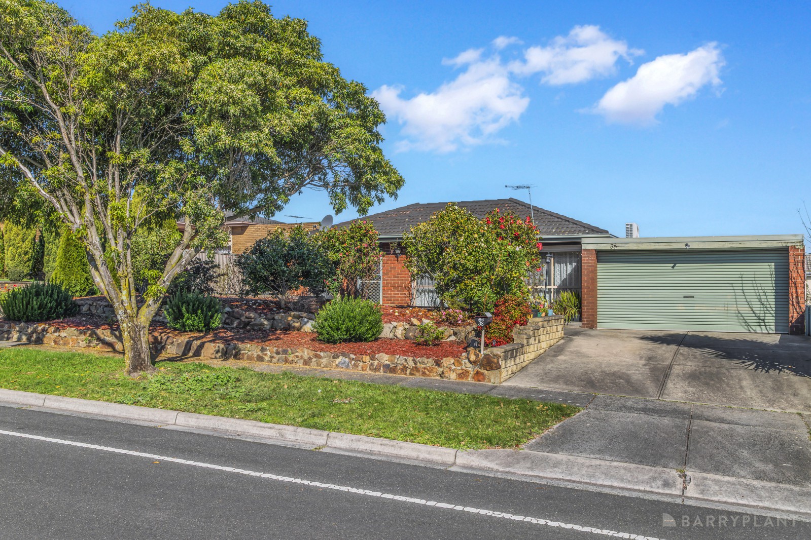 38 John Edgcumbe Way, Endeavour Hills, VIC 3802 - Thumbnail 2 - 31/08/2026
