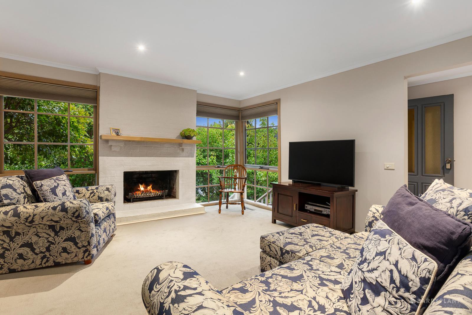 38 Maroong Drive, Research, VIC 3095 - Thumbnail 2 - 25/03/2025