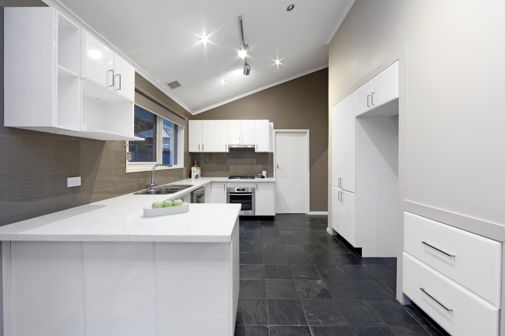 38 Michele Drive, Scoresby, VIC 3179, Scoresby - Thumbnail 5