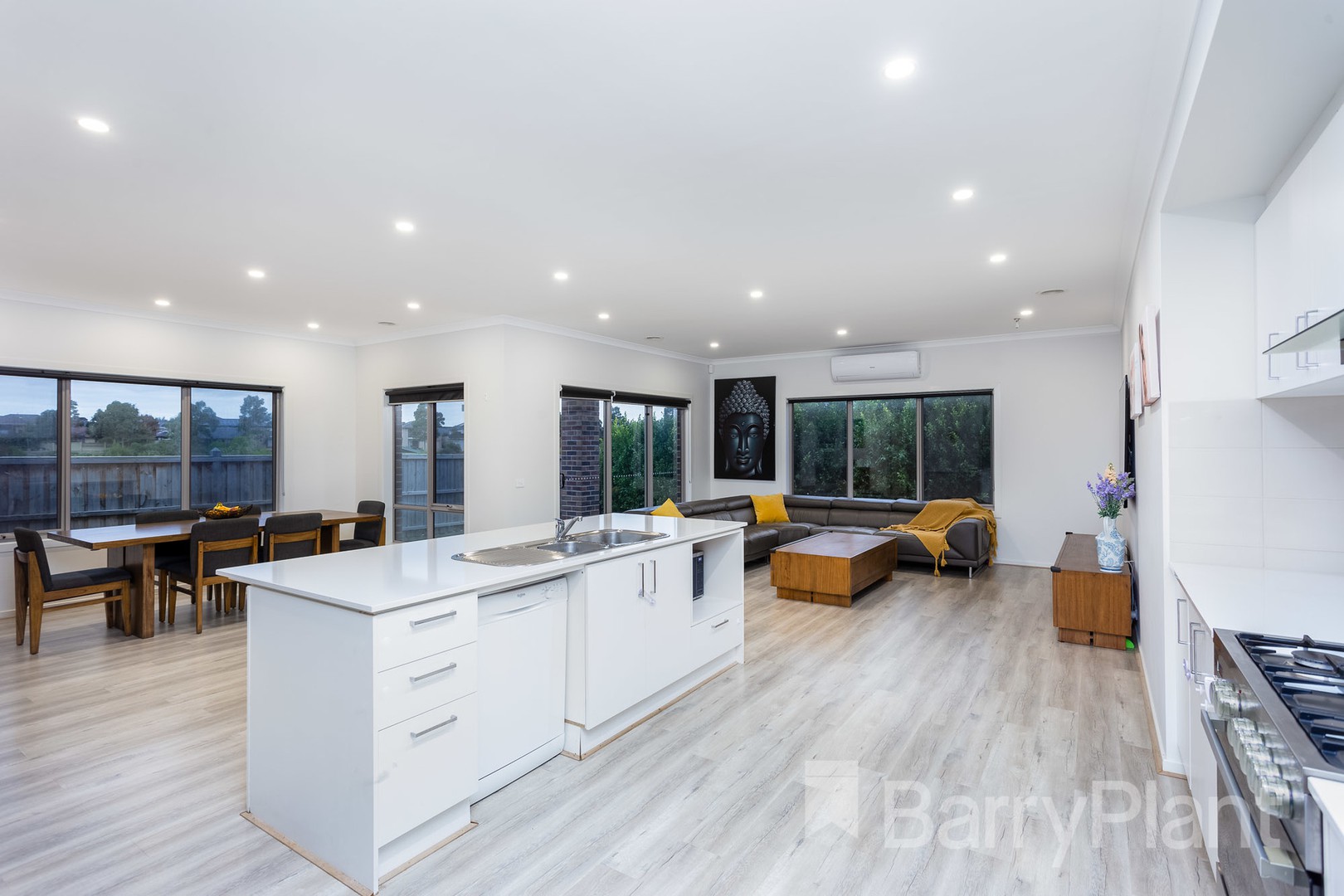 38 Roundhay Crescent, Point Cook, VIC 3030, Point Cook - Thumbnail 7