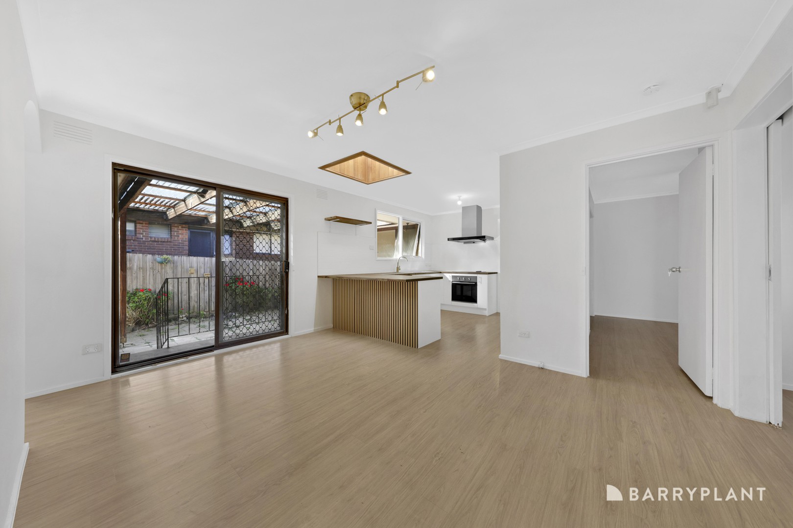 38 Roycroft Avenue, Mill Park, VIC 3082, Mill Park - Thumbnail 2