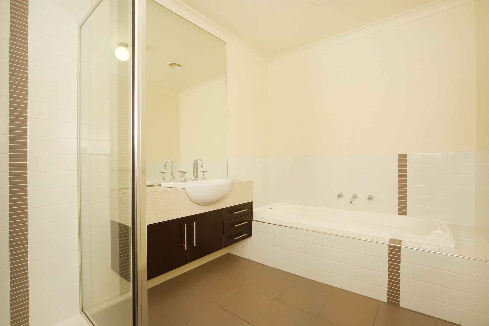 38 Sanctuary Drive, Bundoora, VIC 3083 - Thumbnail 2 - 22/12/2021