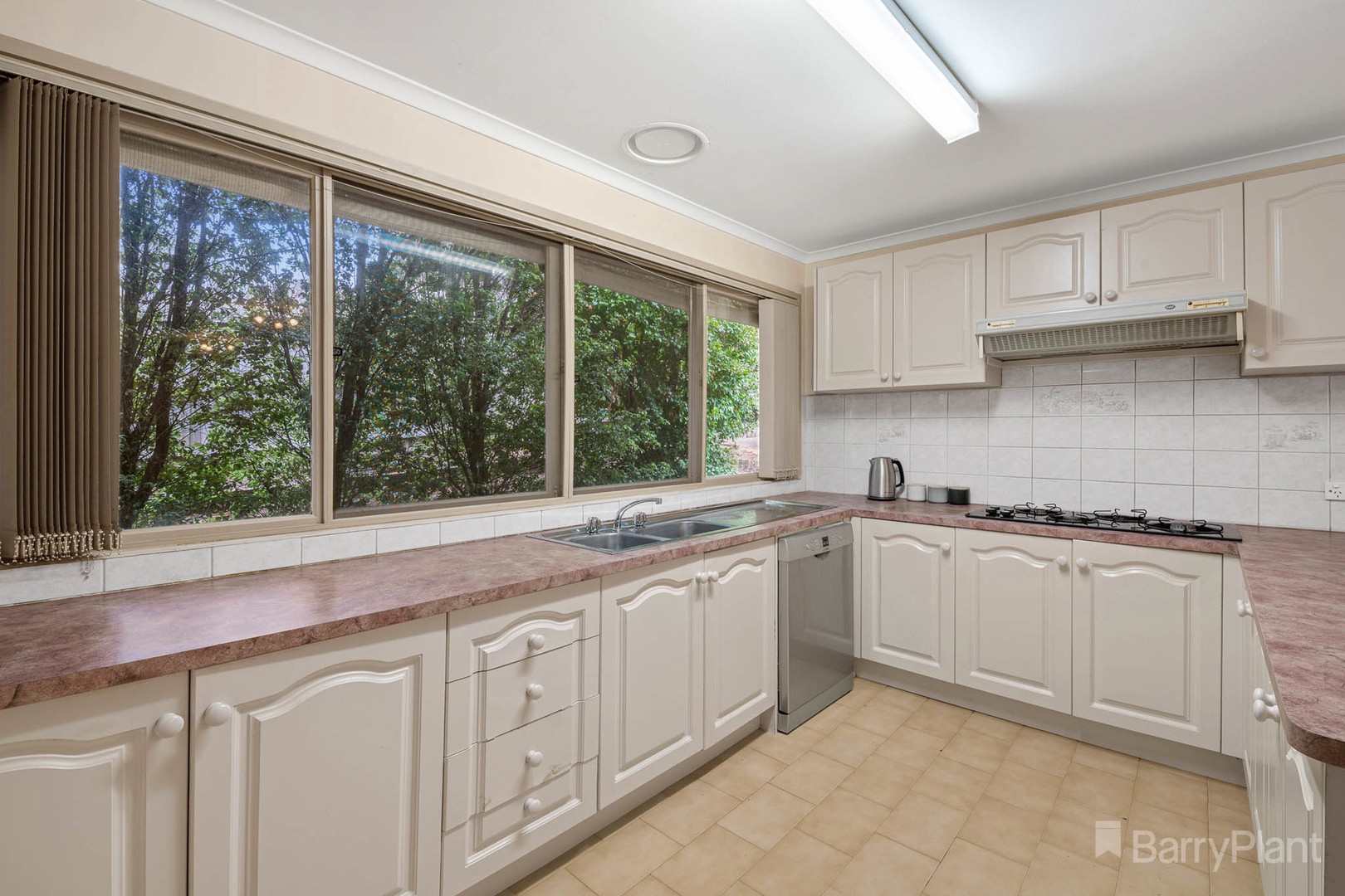 38 William Hovell Drive, Endeavour Hills, VIC 3802, Endeavour Hills - Thumbnail 4