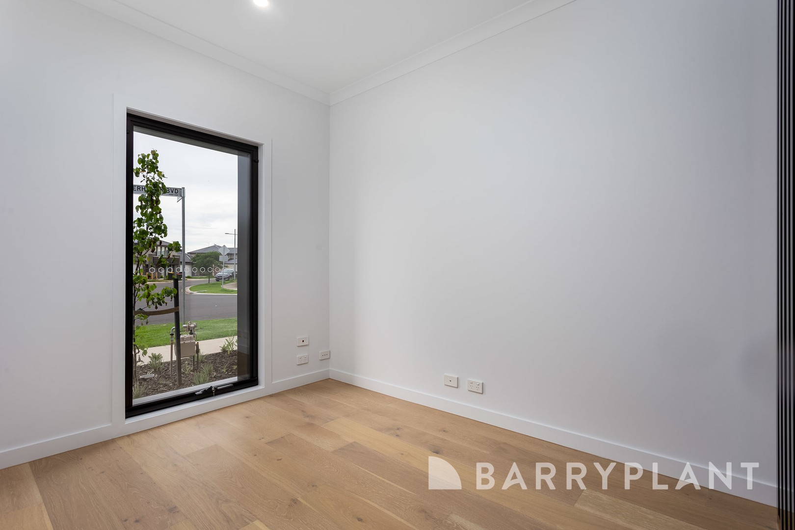 385 Waterhaven Boulevard, Point Cook, VIC 3030, Point Cook - Thumbnail 2