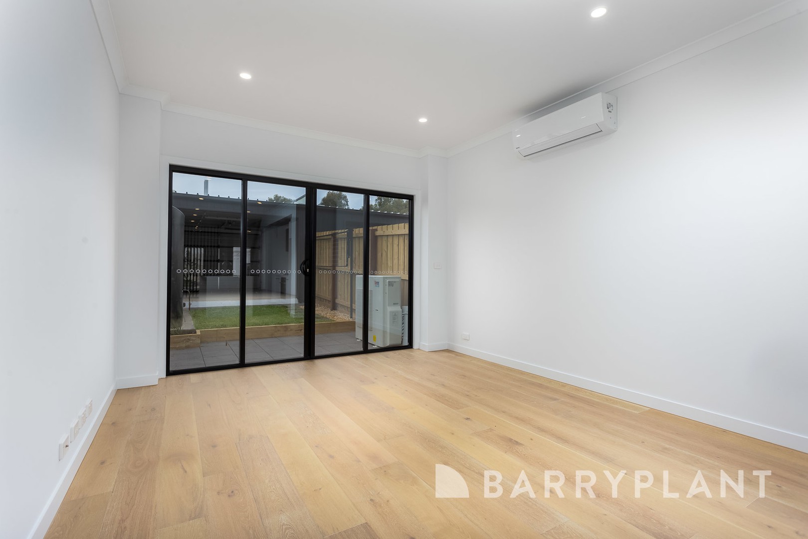 385 Waterhaven Boulevard, Point Cook, VIC 3030, Point Cook - Thumbnail 3