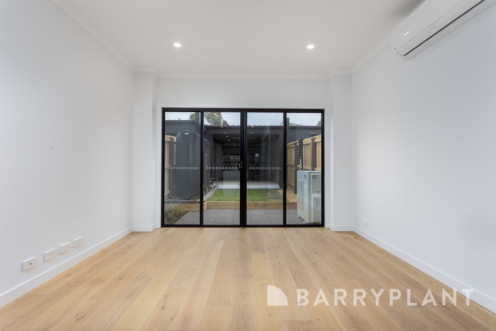 385 Waterhaven Boulevard, Point Cook, VIC 3030, Point Cook - Thumbnail 4