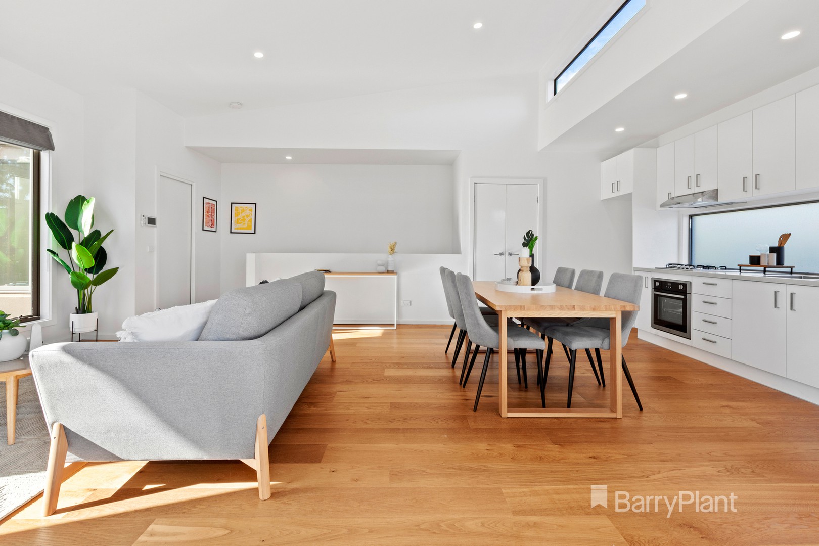 39 Crawley Street, Reservoir, VIC 3073, Reservoir - Thumbnail 3