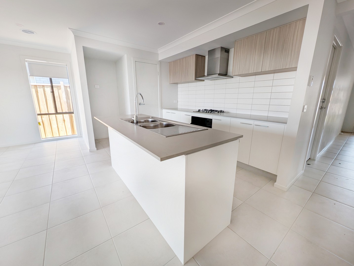 39 Pickering Crescent, Lara, VIC 3212, Lara - Thumbnail 2