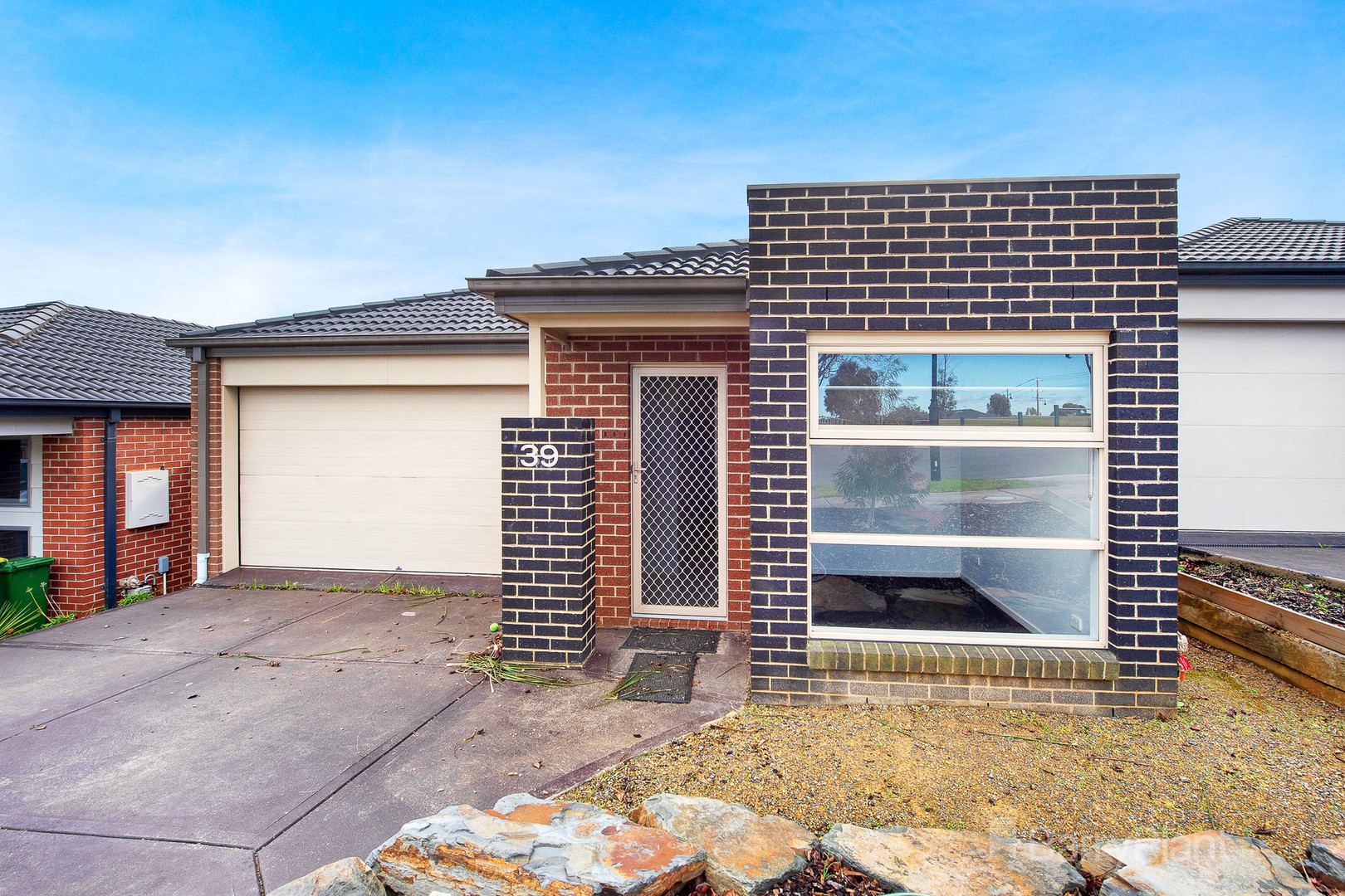 39 Rockford Street, Pakenham, VIC 3810 - Thumbnail 1 - 29/08/2022