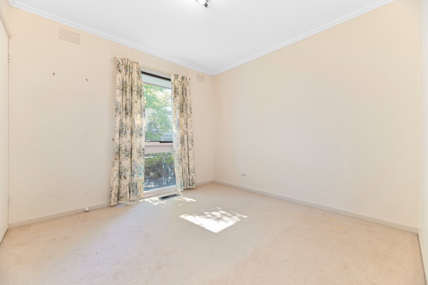 39 Sheringham Drive, Wheelers Hill, VIC 3150, Wheelers Hill - Thumbnail 4
