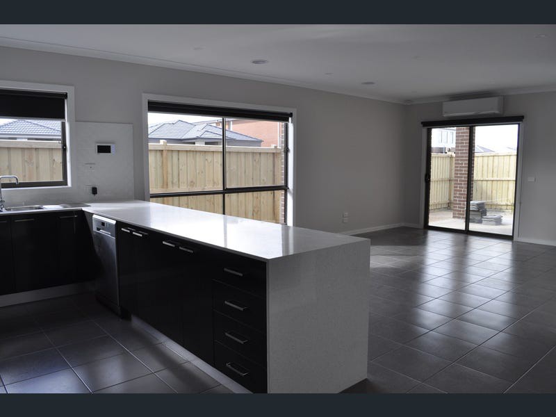 39 Silverwood Drive, Greenvale, VIC 3059, Greenvale - Thumbnail 2