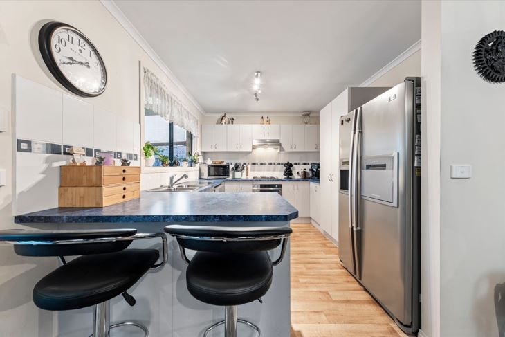 39 Tyrone Avenue, Pakenham, VIC 3810 - Thumbnail 2 - 10/04/2025