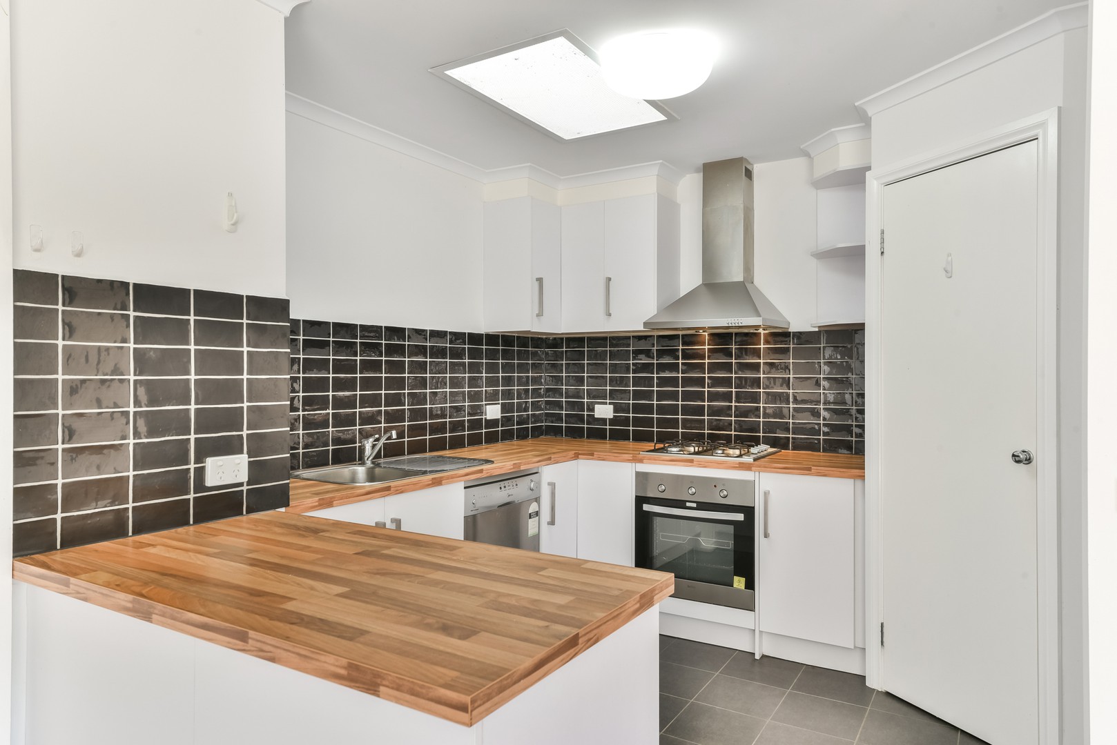 4/10 Basin Rise, Highton, VIC 3216, Highton - Thumbnail 2