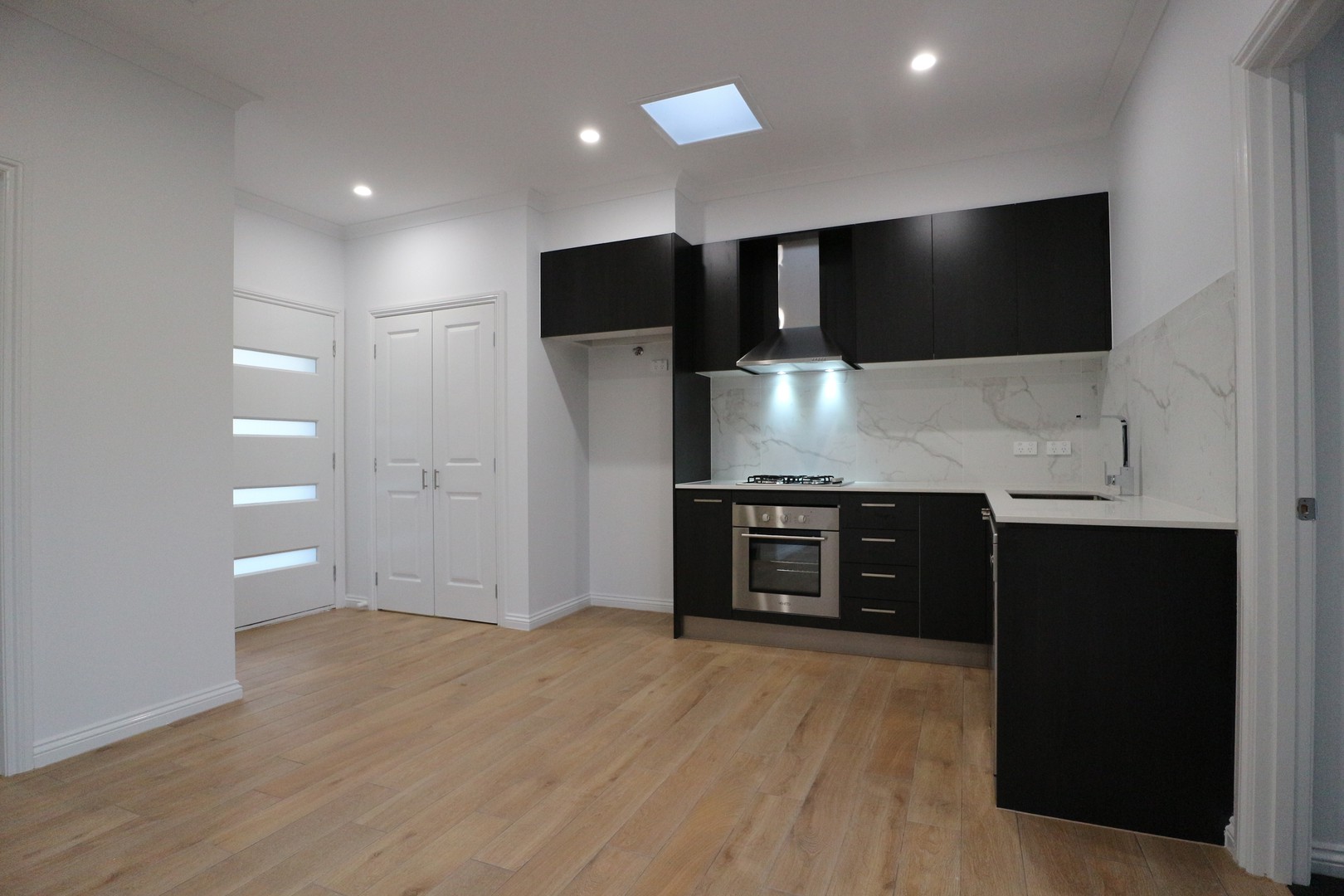 4/12 Whiteside Street, Springvale, VIC 3171, Springvale - Thumbnail 2