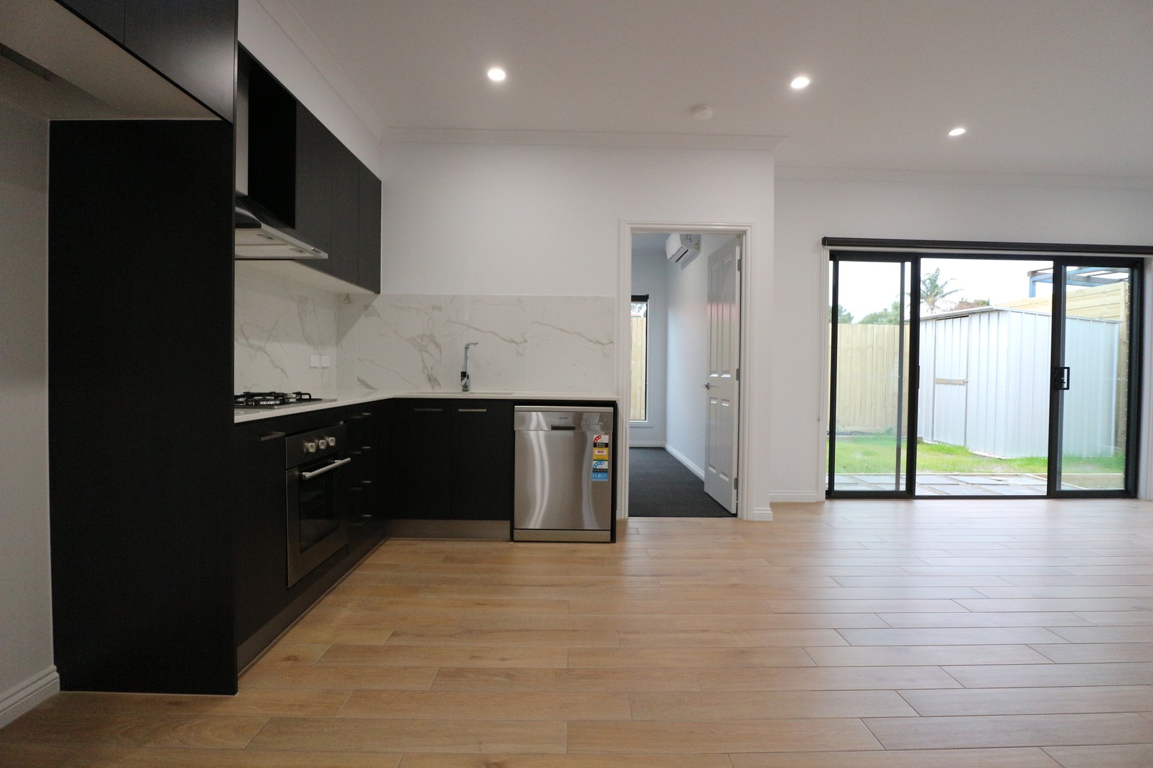 4/12 Whiteside Street, Springvale, VIC 3171, Springvale - Thumbnail 3