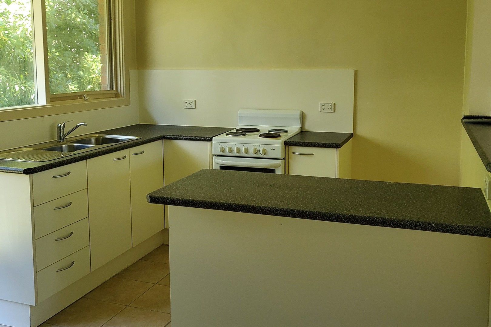 4/16-18 Landale Avenue, Croydon, VIC 3136, Croydon - Thumbnail 2
