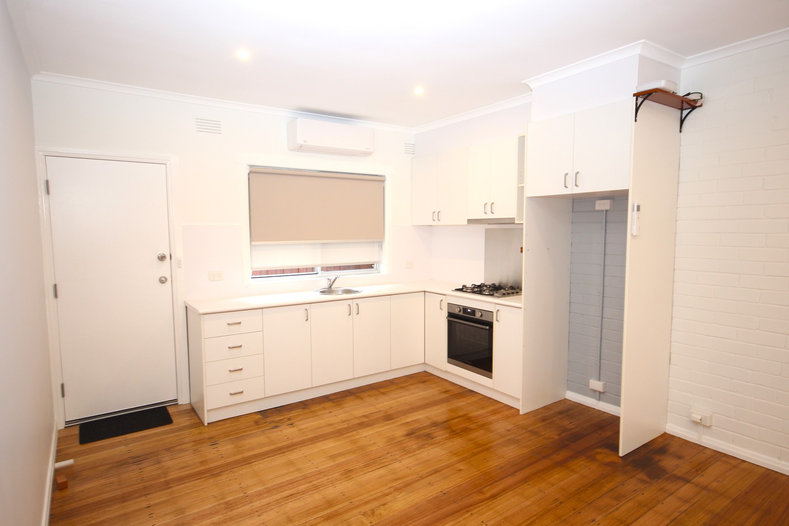 4/16-18 West Fyans Street, Newtown, VIC 3220, Newtown - Thumbnail 2