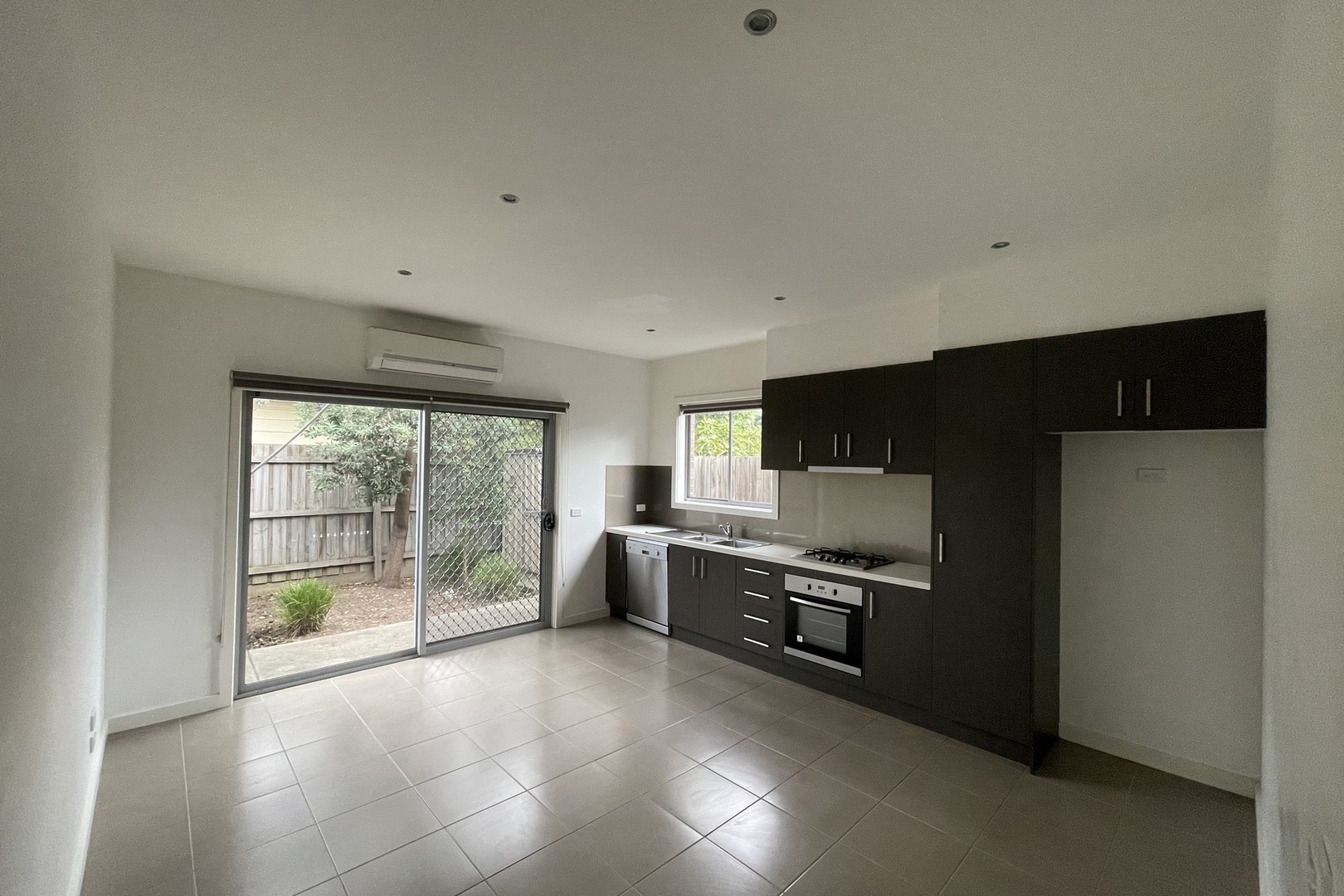 4/16 Aberdeen Street, Reservoir, VIC 3073, Reservoir - Thumbnail 2