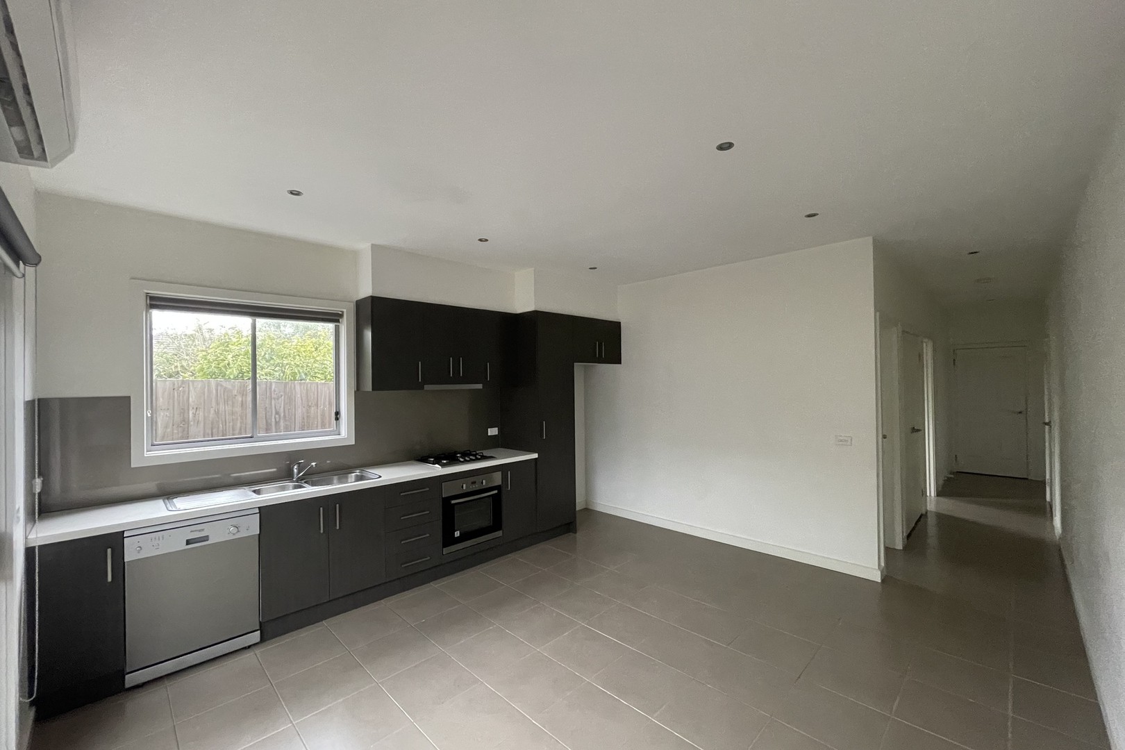 4/16 Aberdeen Street, Reservoir, VIC 3073, Reservoir - Thumbnail 3