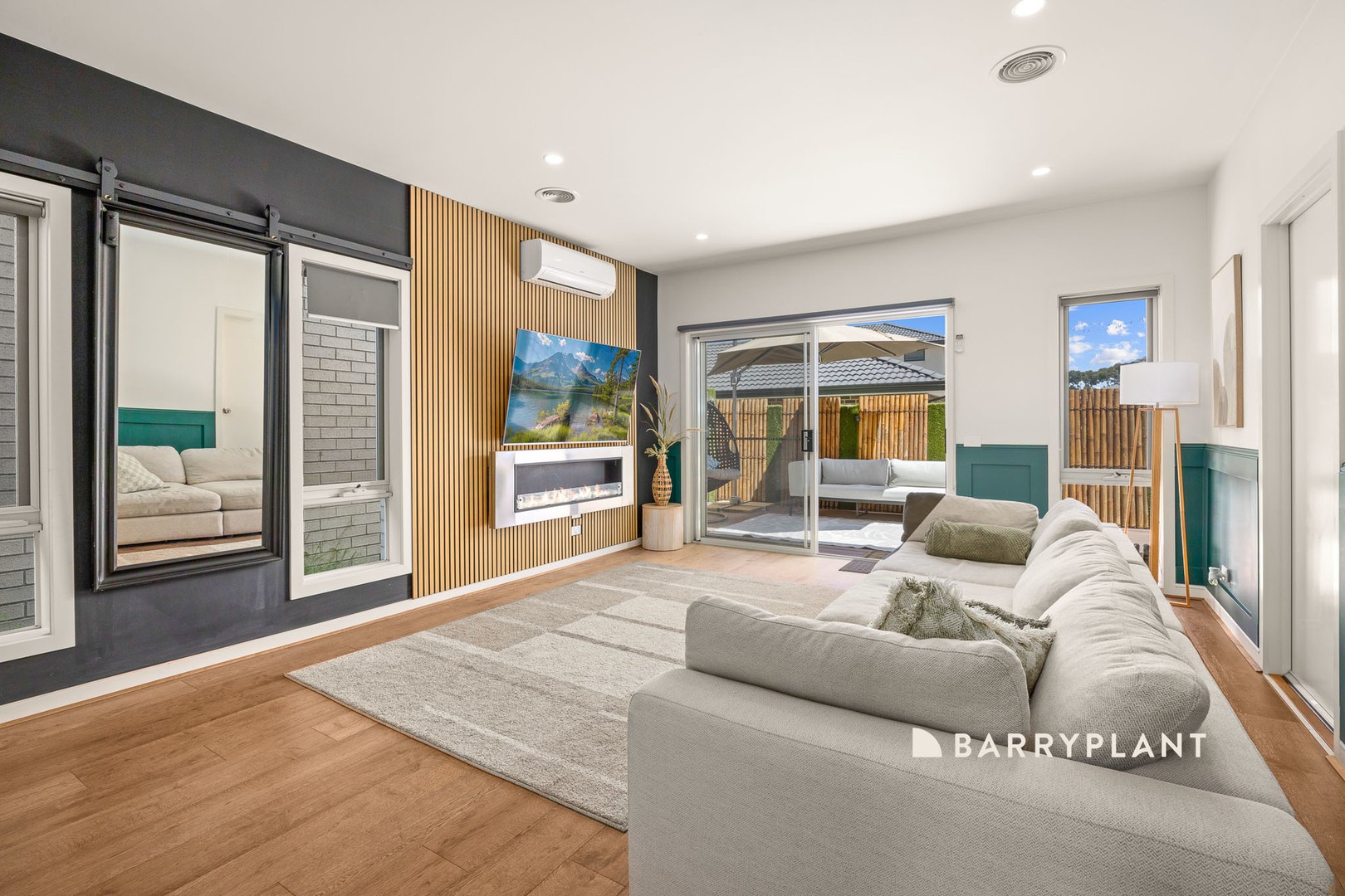 4/18 Sylvanwood Crescent, Narre Warren, VIC 3805 - Thumbnail 2 - 26/11/2025