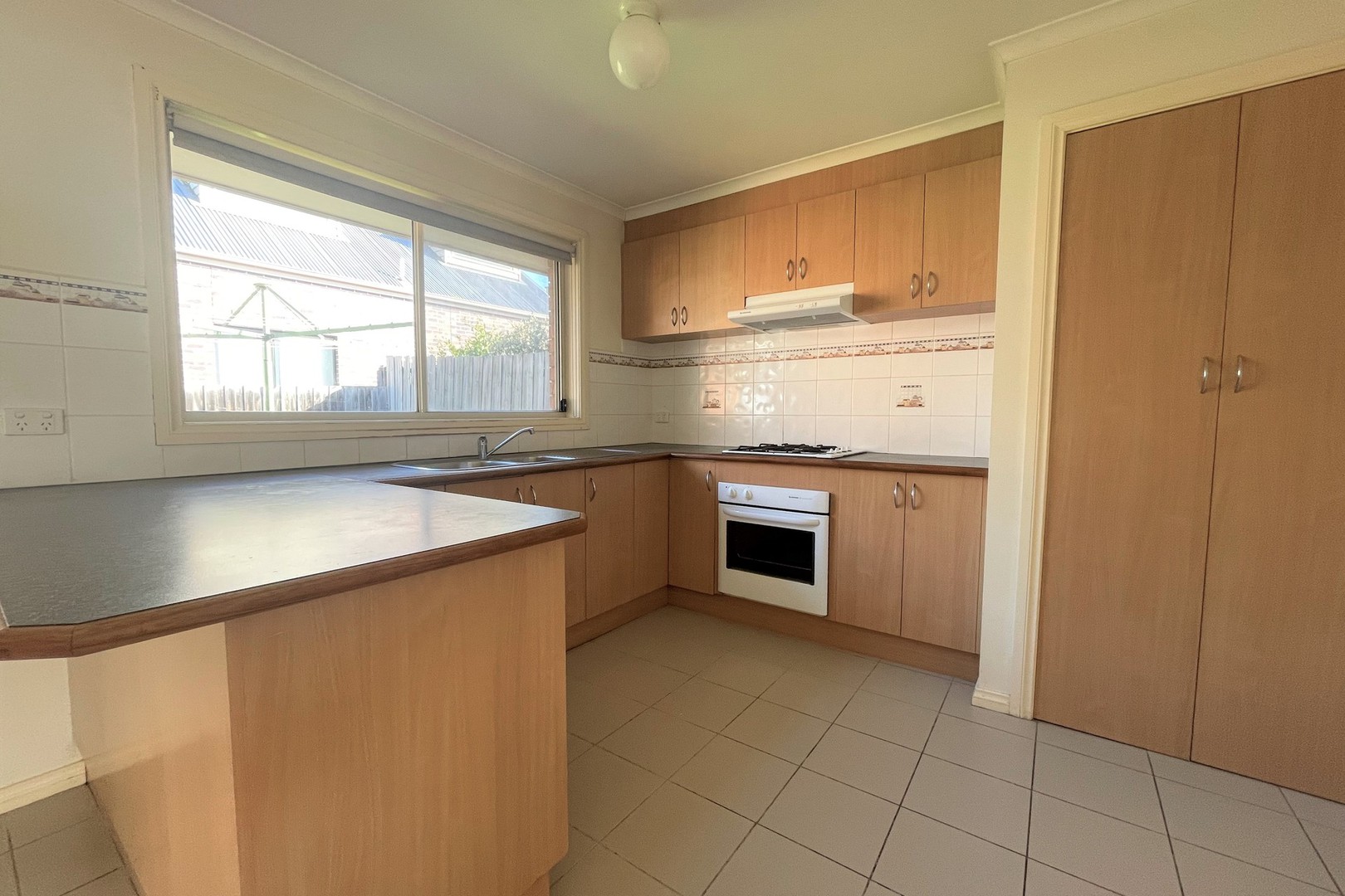 4/19 Argyll Street, Sydenham, VIC 3037 - Thumbnail 1 - 03/11/2010