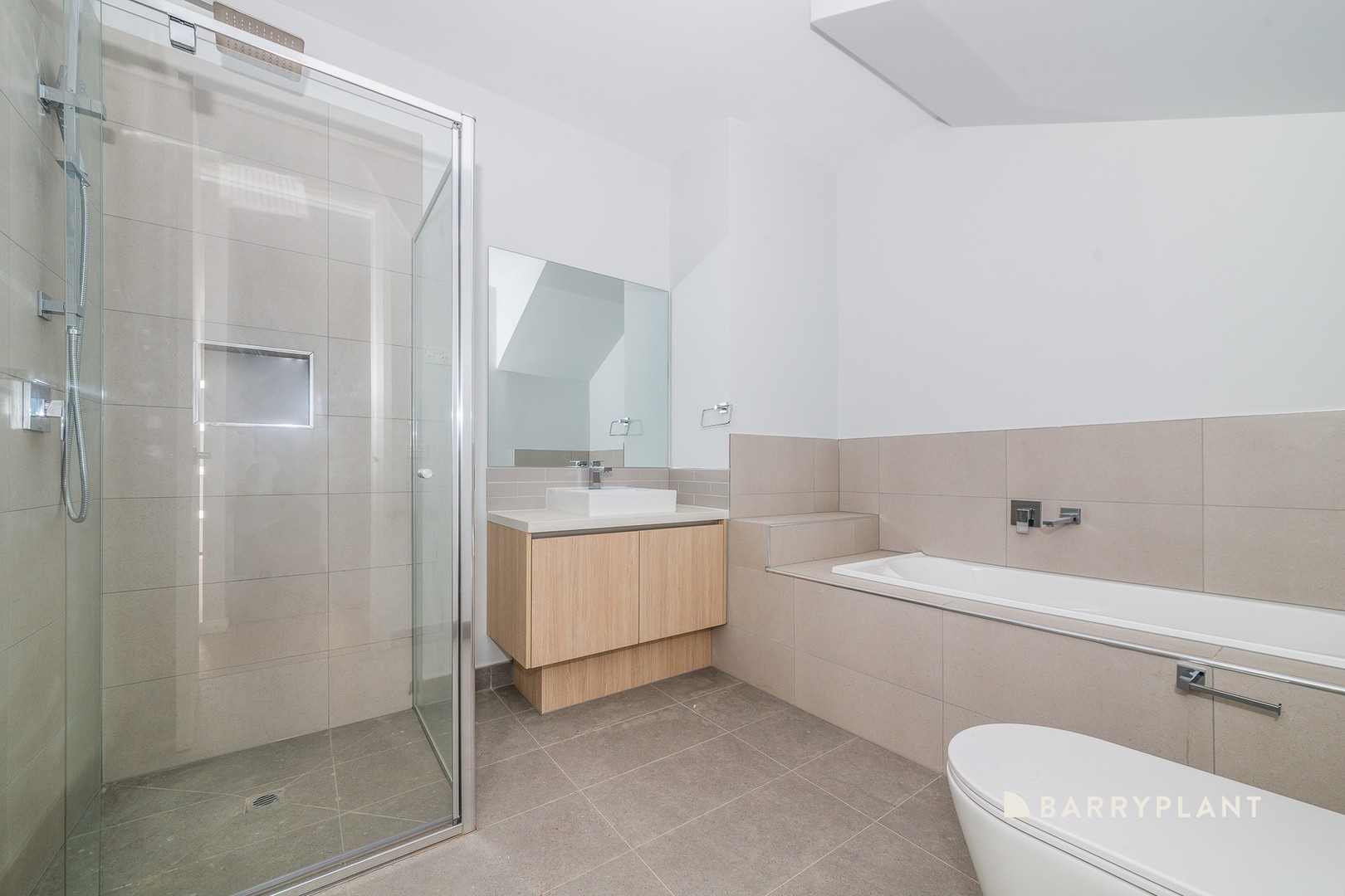 4/2 Josephine Street, Oak Park, VIC 3046 - Thumbnail 2 - 07/05/2026