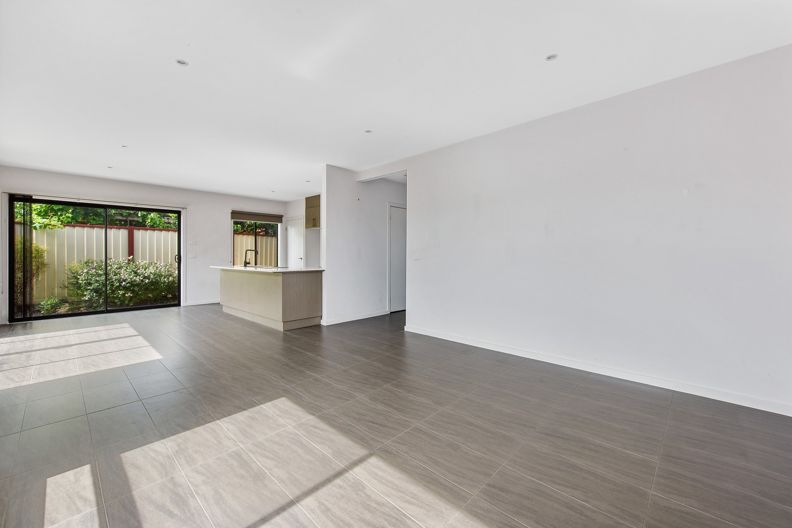 4/3 Scarborough Crescent, Harkness, VIC 3337, Harkness - Thumbnail 2