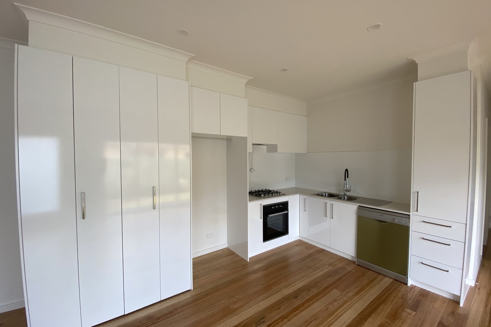 4/33 Clements Grove, Reservoir, VIC 3073, Reservoir - Thumbnail 2