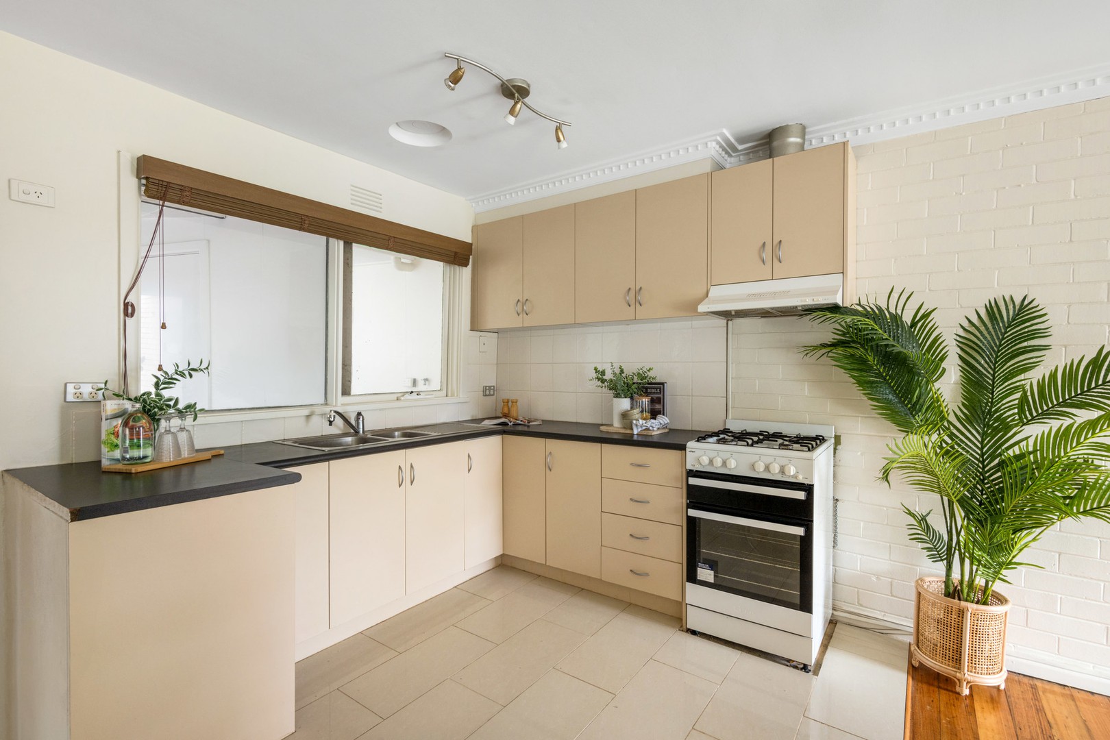 4/35-37 Fraser Street, Herne Hill, VIC 3218 - Thumbnail 2 - 20/06/2024