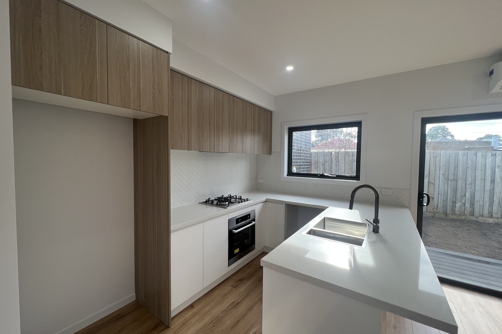 4/4 Helen Street, St Albans, VIC 3021, St Albans - Thumbnail 2