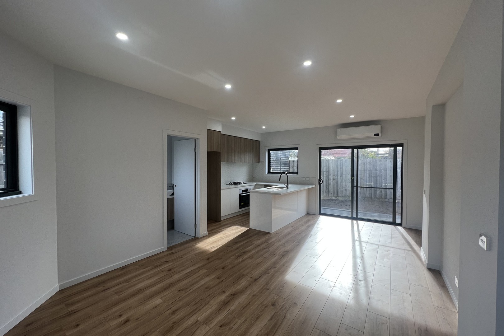 4/4 Helen Street, St Albans, VIC 3021, St Albans - Thumbnail 3