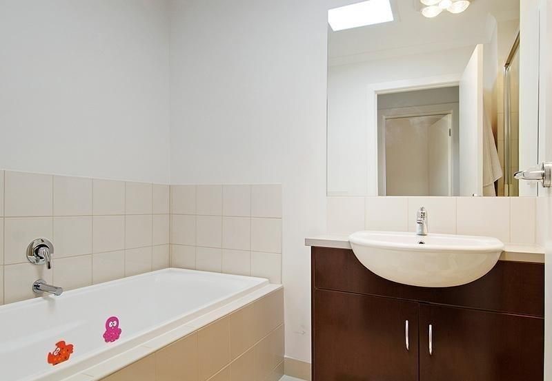 4/4 Hopetoun Green, Caroline Springs, VIC 3023, Caroline Springs - Thumbnail 6