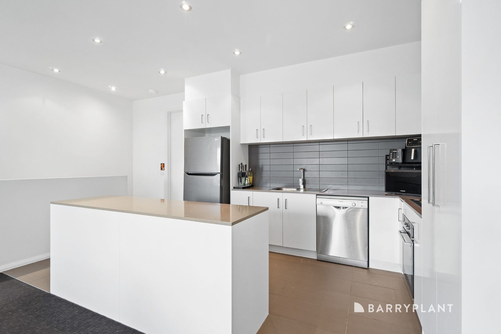 4/4 Vangelica Way, South Morang, VIC 3752 - Thumbnail 2 - 12/08/2026