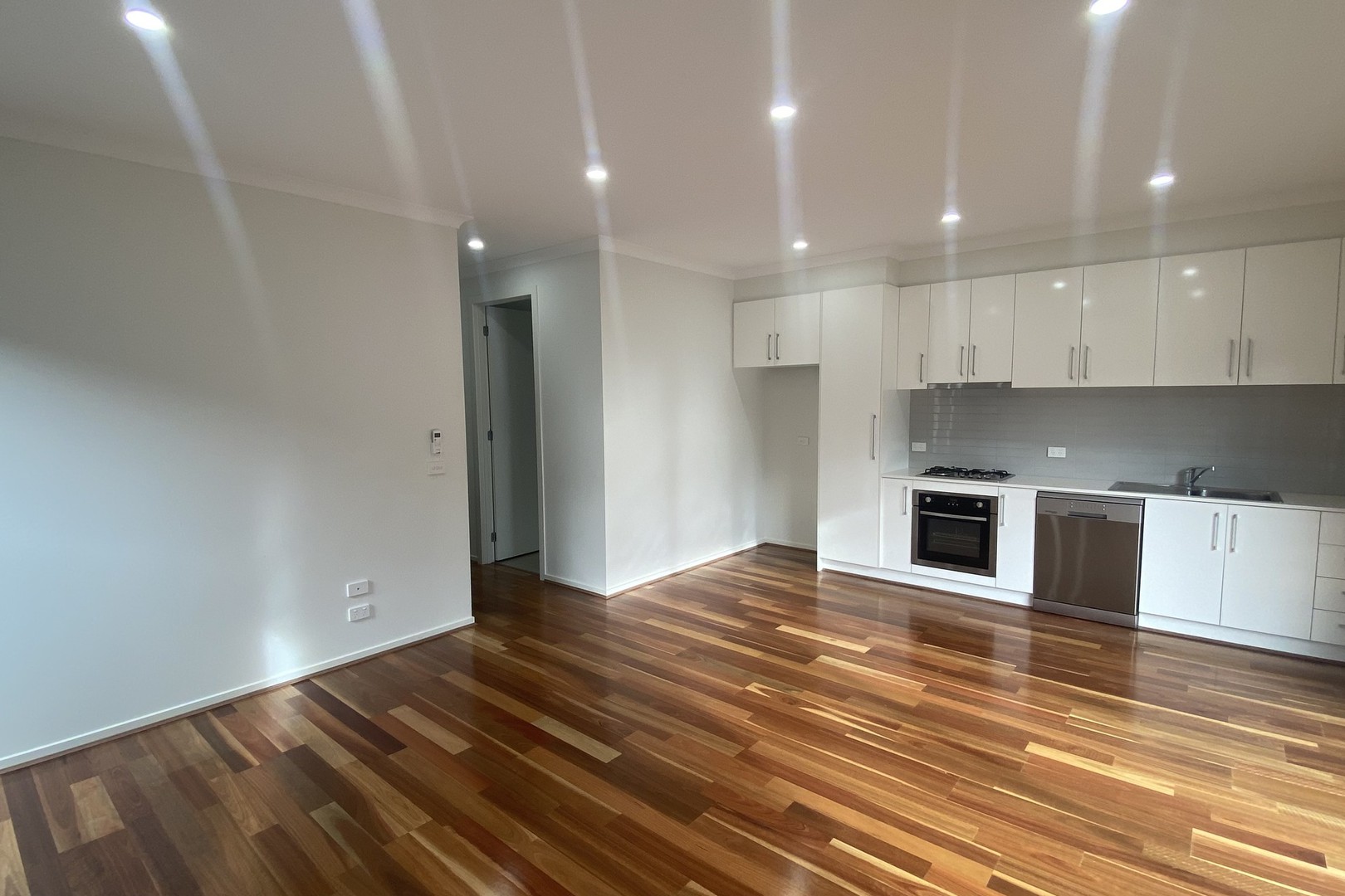 4/42 Ashton Street, Reservoir, VIC 3073, Reservoir - Thumbnail 3