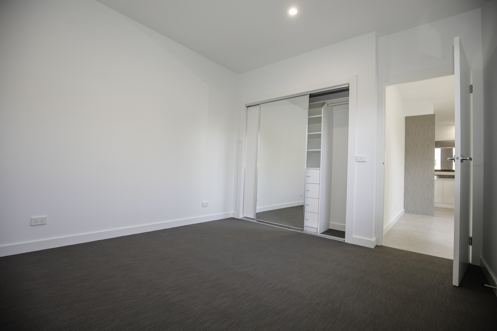 4/7 Drina Street, Strathmore, VIC 3041 - Thumbnail 2 - 28/10/2021