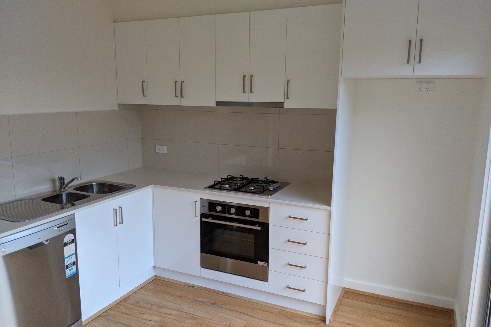 4/8 O'Connell Street, Kingsbury, VIC 3083, Kingsbury - Thumbnail 2