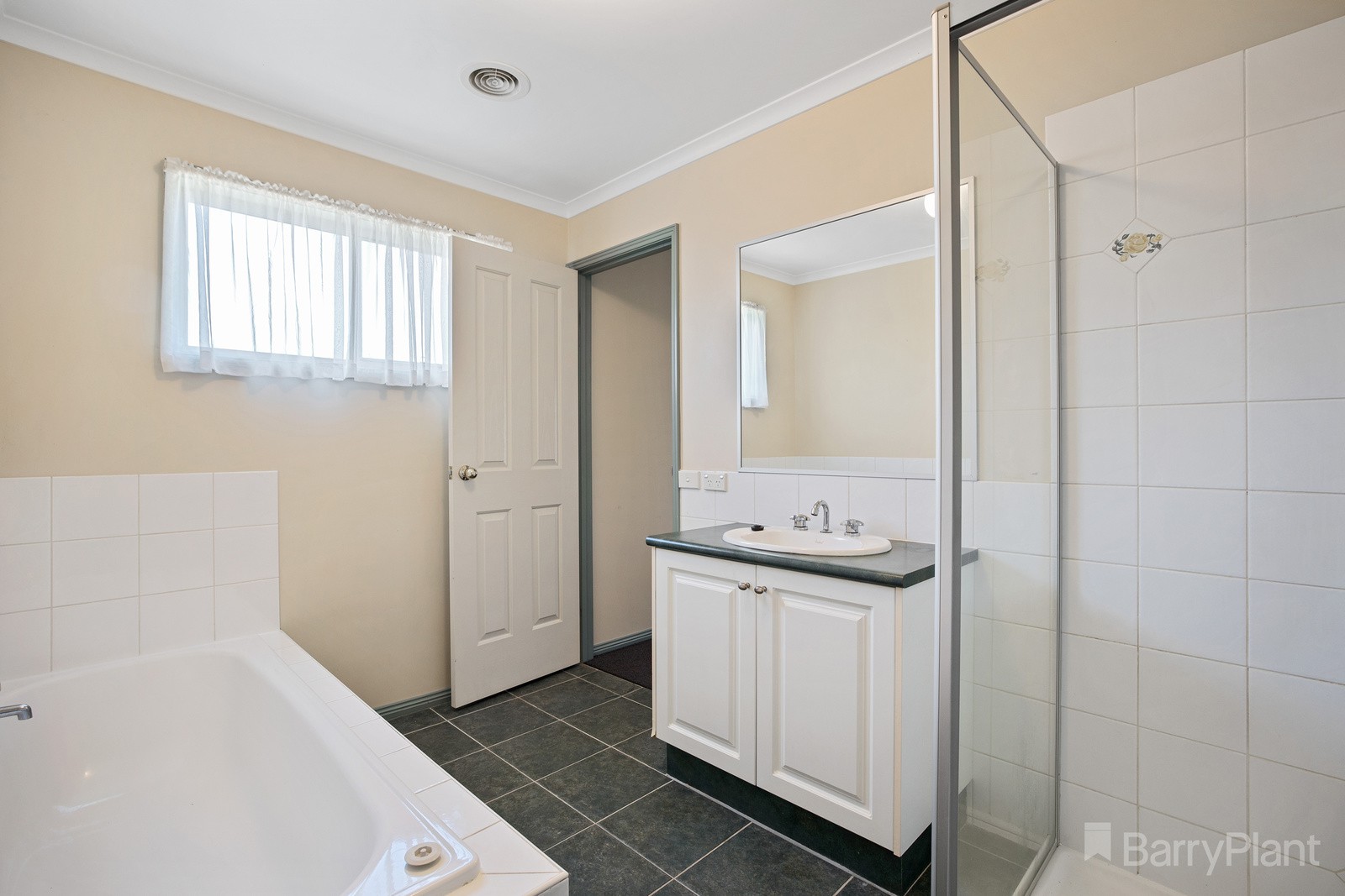 4/9 Saunders StreetWest Bendigo, VIC 3550  - Leased, West Bendigo - Thumbnail 3