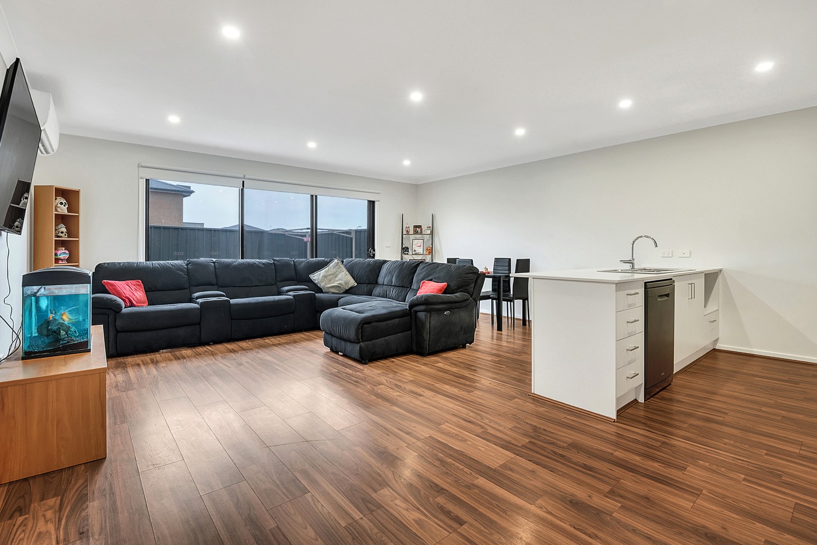 4 Abbington Street, Craigieburn, VIC 3064, Craigieburn - Thumbnail 3