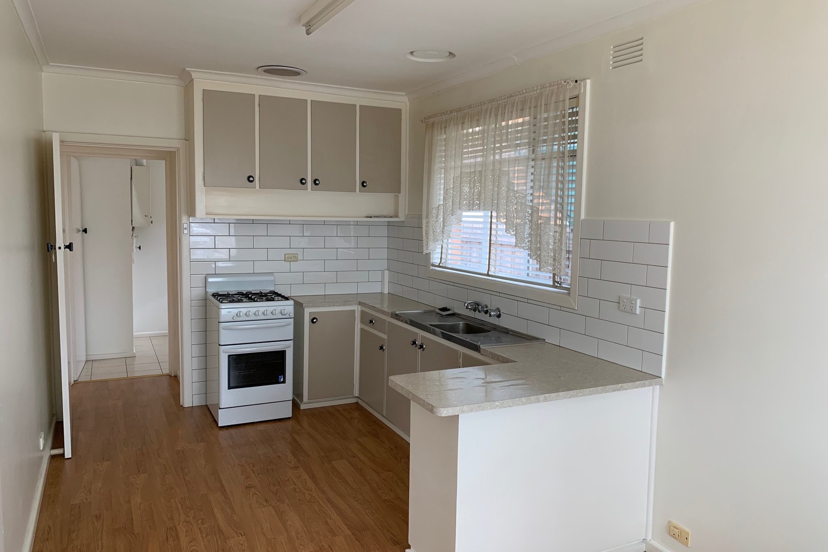 4 Bogong Court, Reservoir, VIC 3073, Reservoir - Thumbnail 4