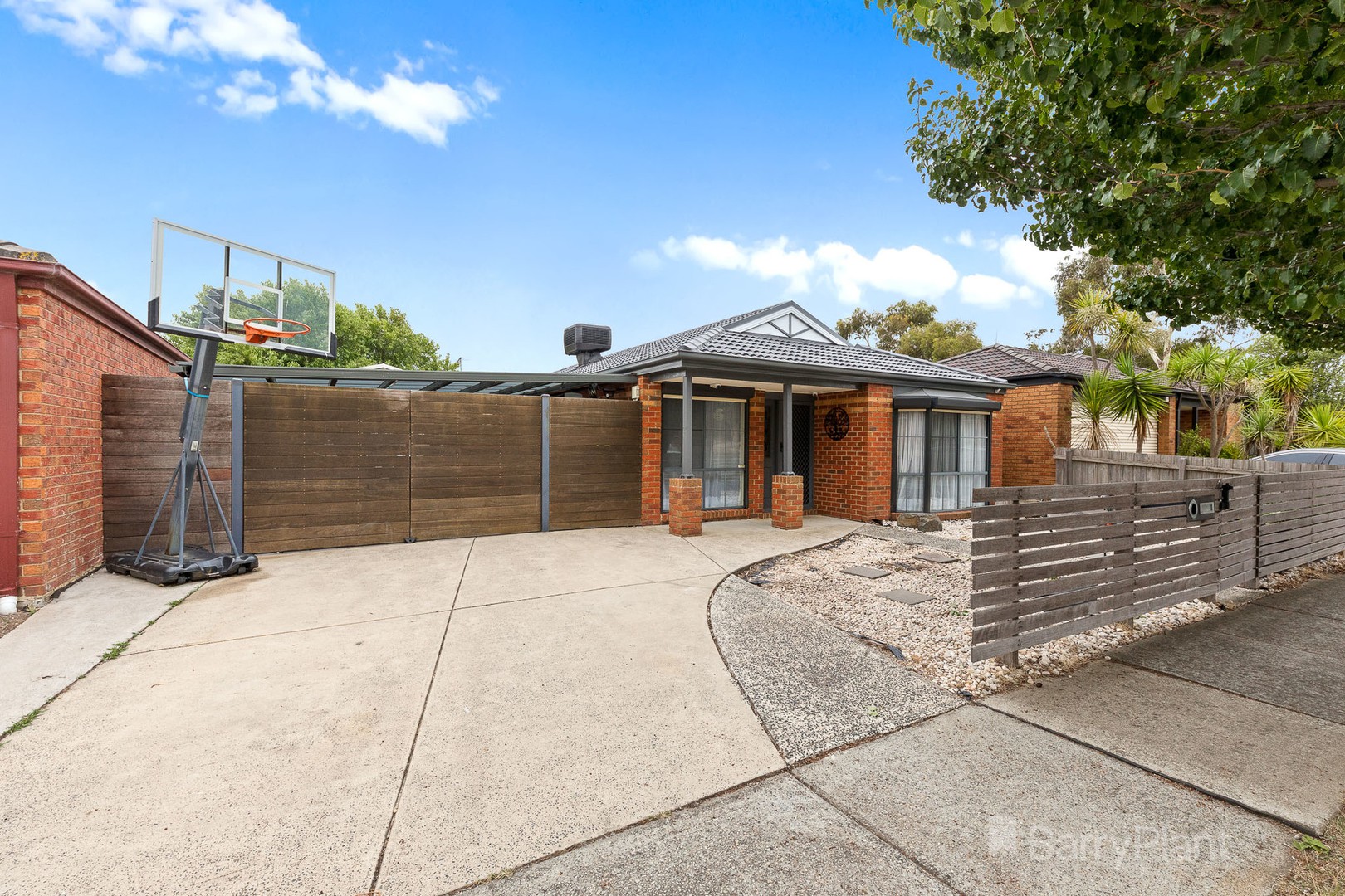 4 Bookham WayCranbourne West, VIC 3977, Cranbourne West - Thumbnail 2