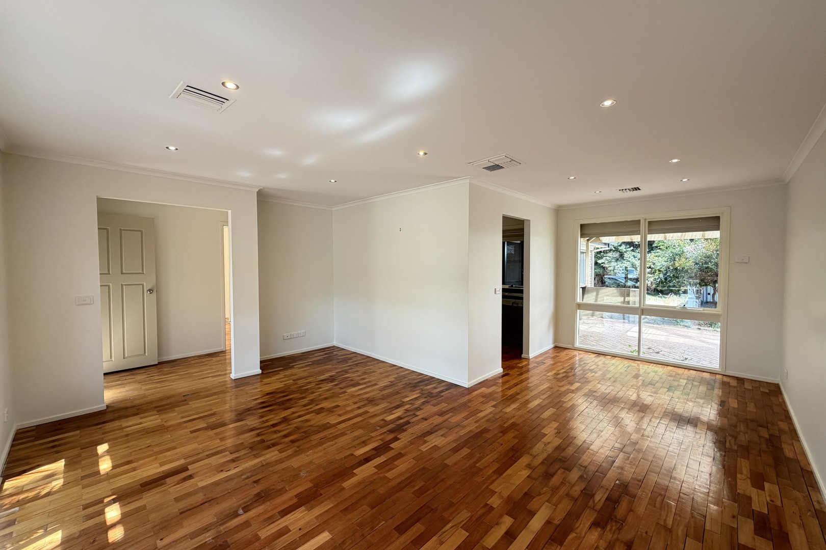 4 Bronsdon Court, Mill Park, VIC 3082, Mill Park - Thumbnail 5