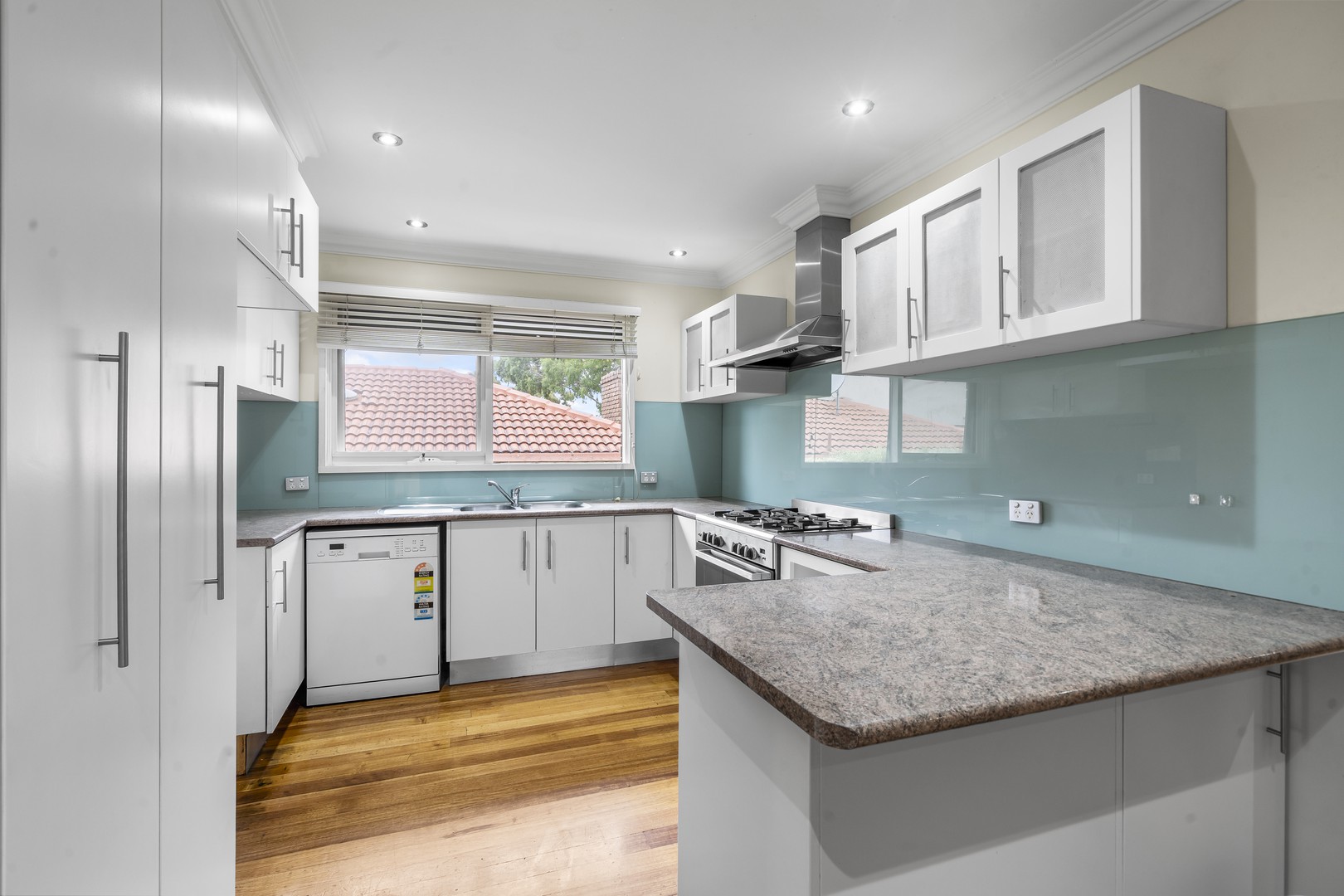 4 Buena Vista Drive, Montmorency, VIC 3094 - Thumbnail 2 - 18/03/2026