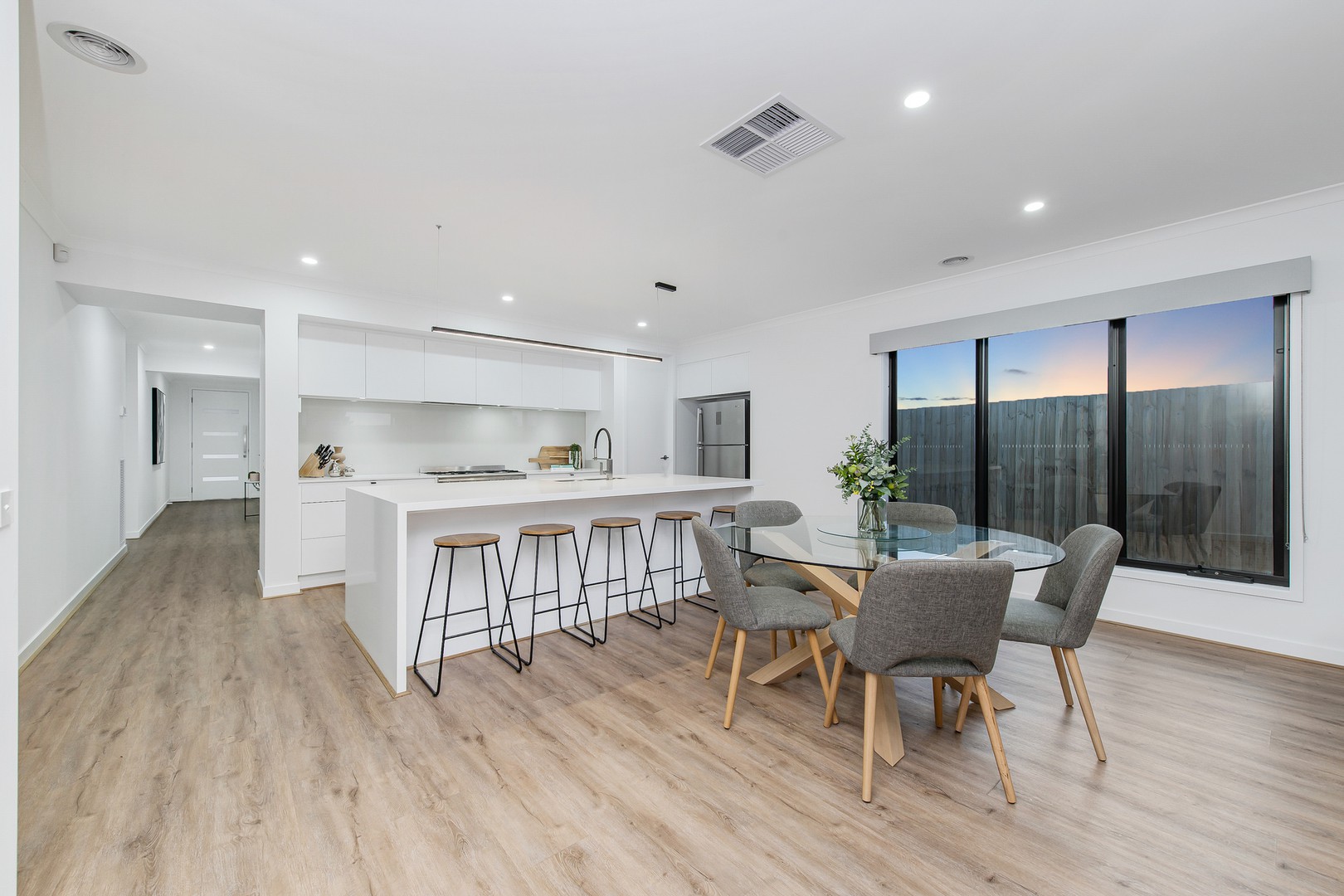 4 Canobie Street, Fraser Rise, VIC 3336 - Thumbnail 2 - 31/03/2023