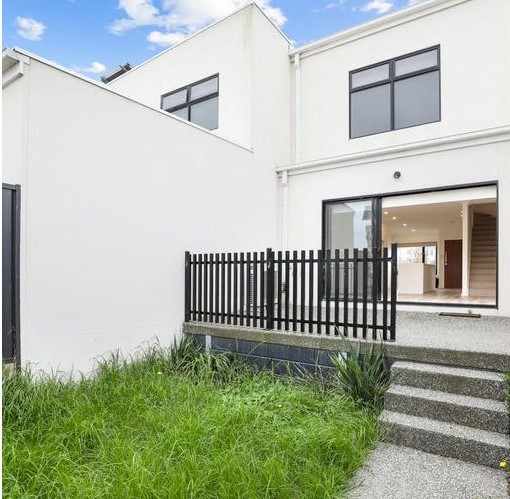 4 Carnival Boulevard, Berwick, VIC 3806, Berwick - Thumbnail 2