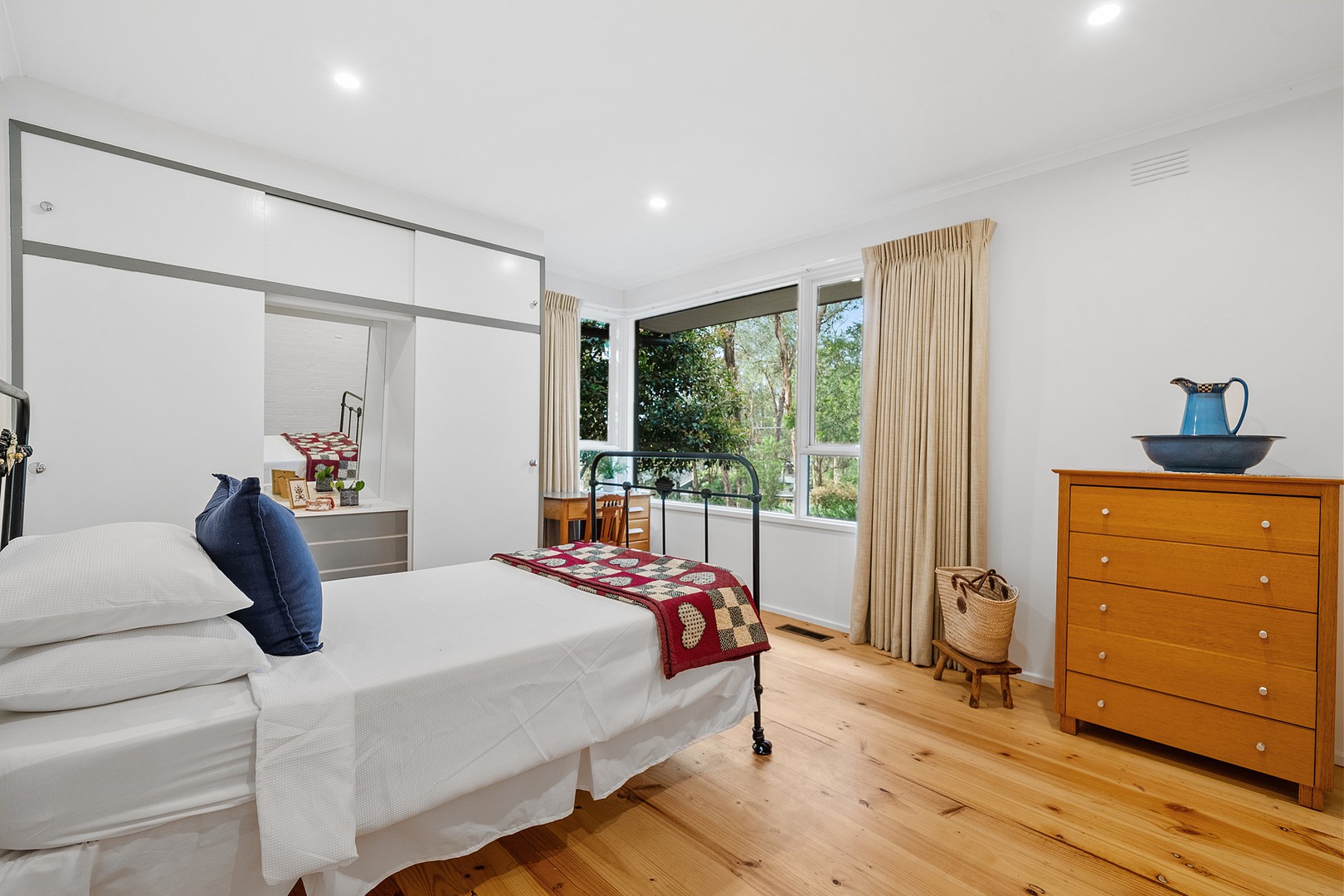 4 Cemetery Road, Warrandyte, VIC 3113, Warrandyte - Thumbnail 4