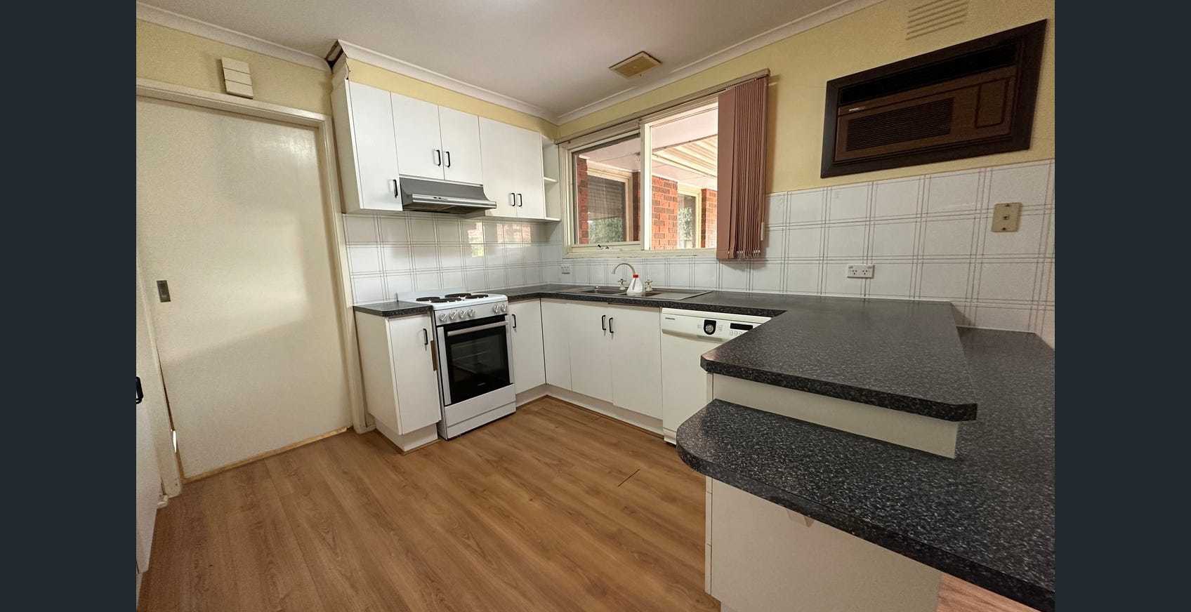 4 Cocoparra Crescent, Taylors Lakes, VIC 3038, Taylors Lakes - Thumbnail 4