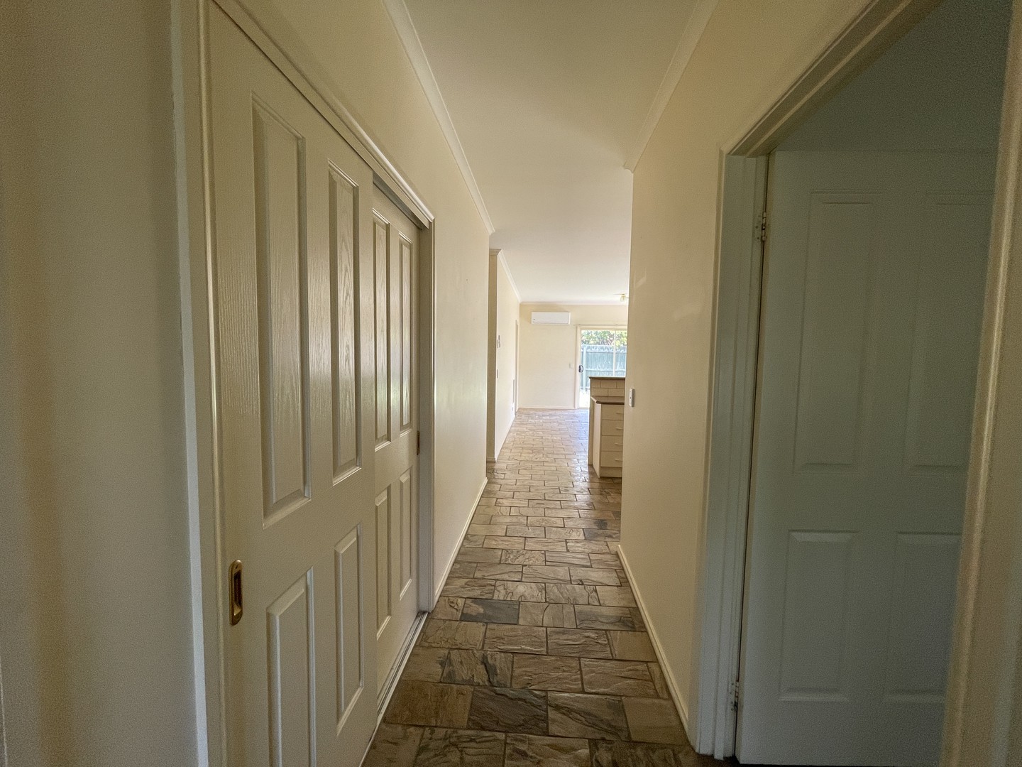 4 Cromwell Road, Werribee, VIC 3030, Werribee - Thumbnail 2