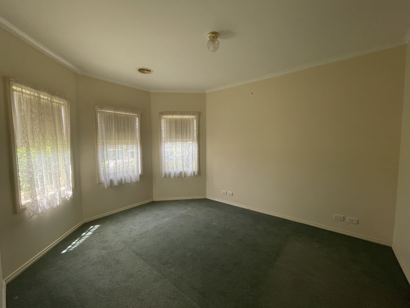 4 Cromwell Road, Werribee, VIC 3030, Werribee - Thumbnail 3