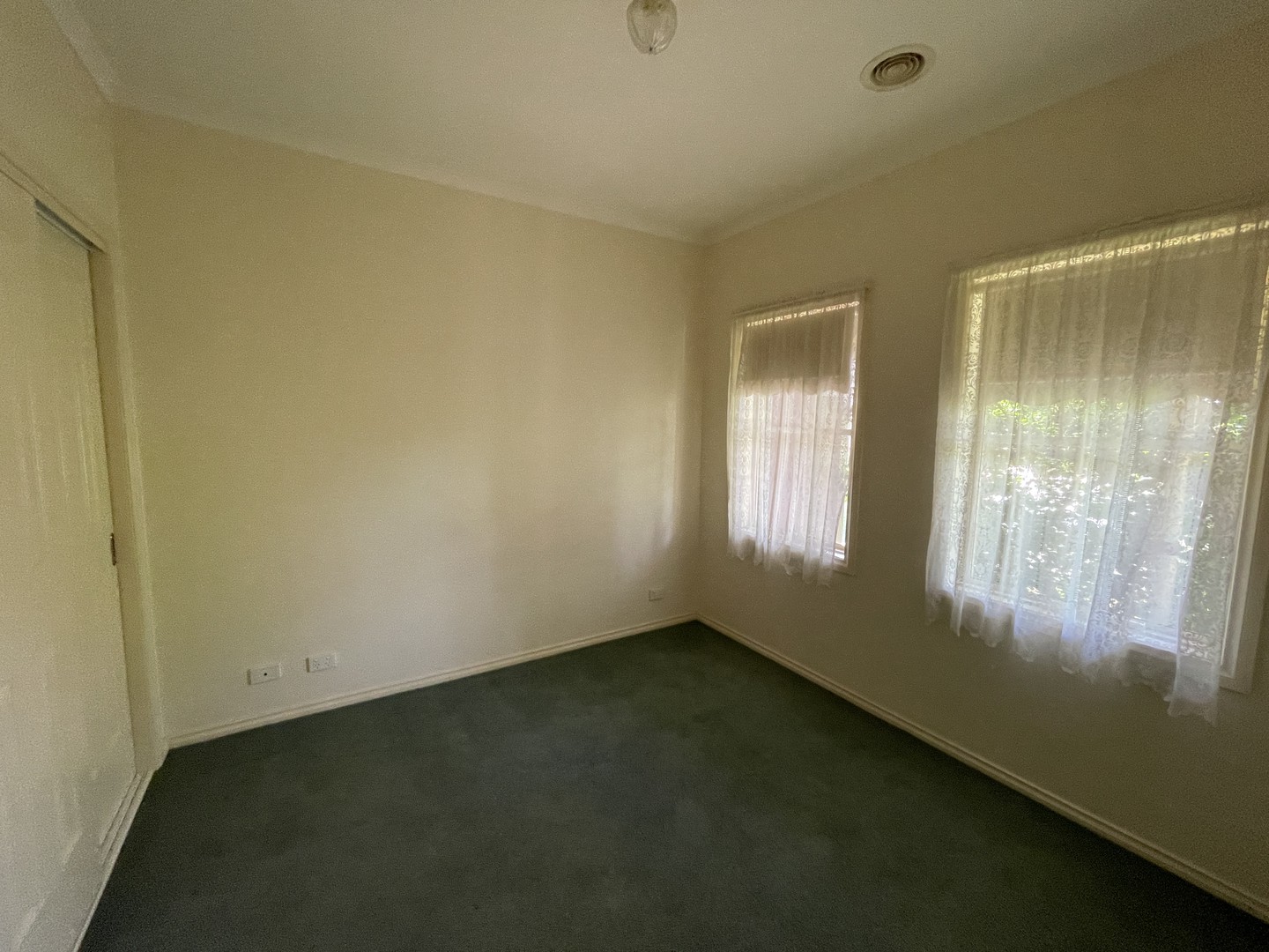 4 Cromwell Road, Werribee, VIC 3030, Werribee - Thumbnail 4