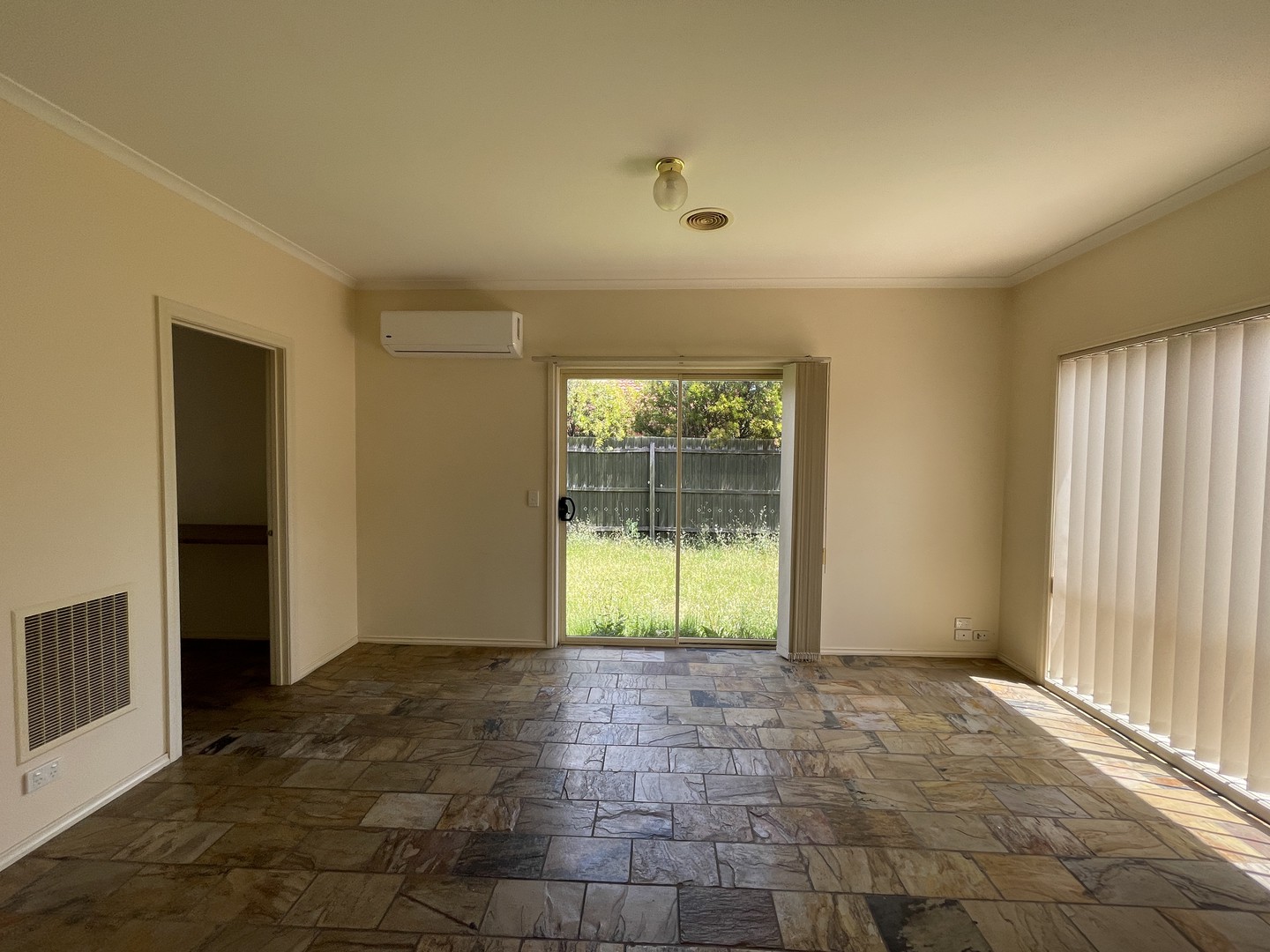 4 Cromwell Road, Werribee, VIC 3030, Werribee - Thumbnail 6